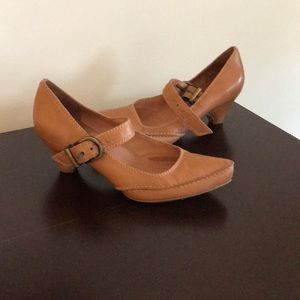 Light brown vintage style Mary Jane heels
